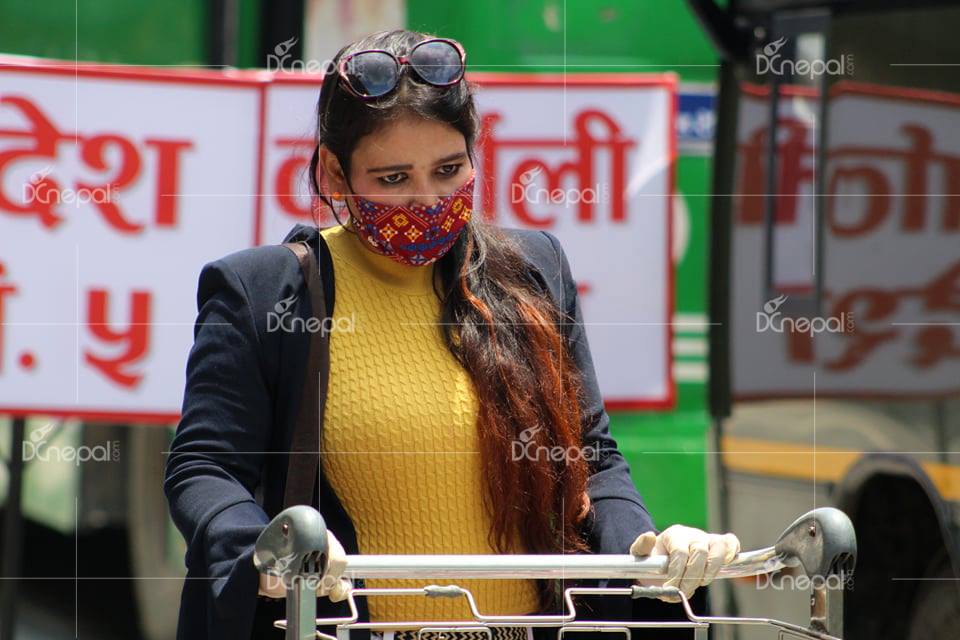 कुवेतबाट पहिलो फ्लाइटका नेपाली काठमाडौं आइपुगे