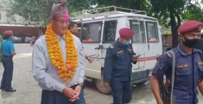 विप्लवका नेतालाई अदालत छोड्ने, प्रहरी फेरि पक्राउ गर्ने