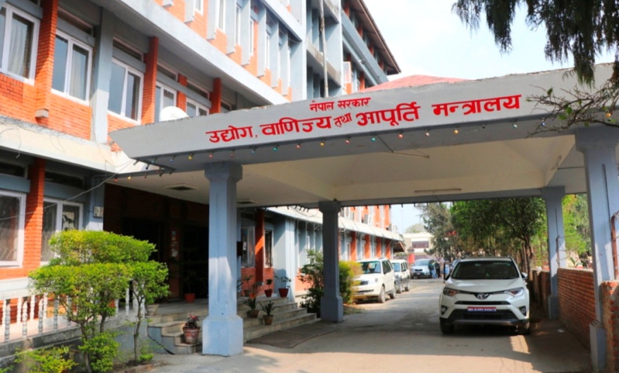 सरकारी तथा निजी क्षेत्रका व्यवसायीसँग डेढ लाख मेट्रिक टन चामल मौज्दात