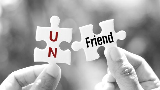 फेसबुकमा जातीय विभेद हुने कुरा लेख्ने साथीलाई ‘अन्फ्रेन्ड’ गर्ने कि उत्तर दिने