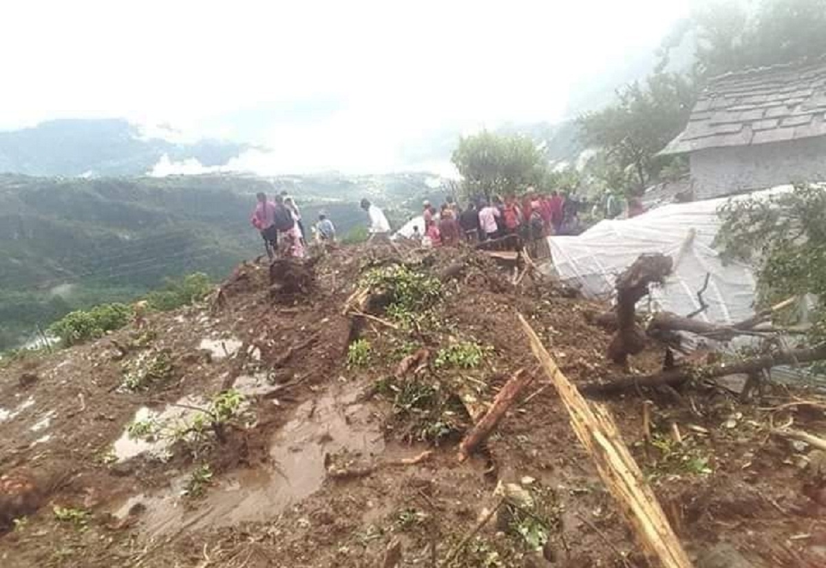 पर्वतको दुर्लुङमा पहिरोमा पुरिएका बालकको शव पाँच दिनपछि भेटियो