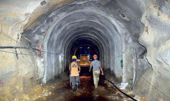 लमजुङमा ढुङ्गा खसेर एक चिनियाँको मृत्यु, एक घाइते