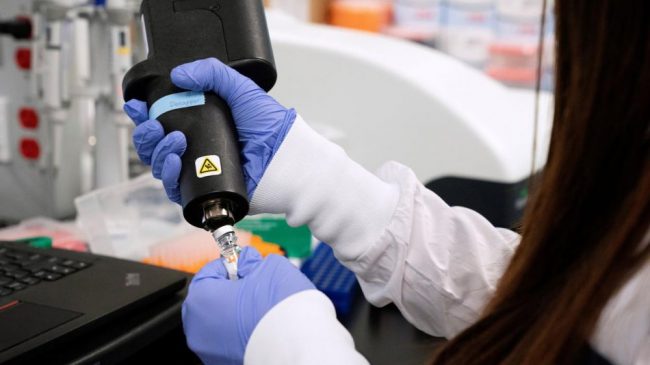 यूकेमा कोरोना भाइरसविरुद्ध अर्को खोपको मानव परीक्षण सुरु