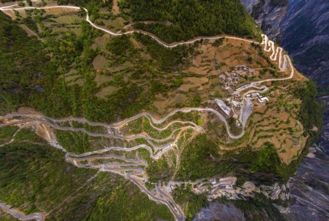 १३०० वर्षदेखि संसारबाट टाढा रहेको यो गाउँमा यसरी पुग्यो सडक