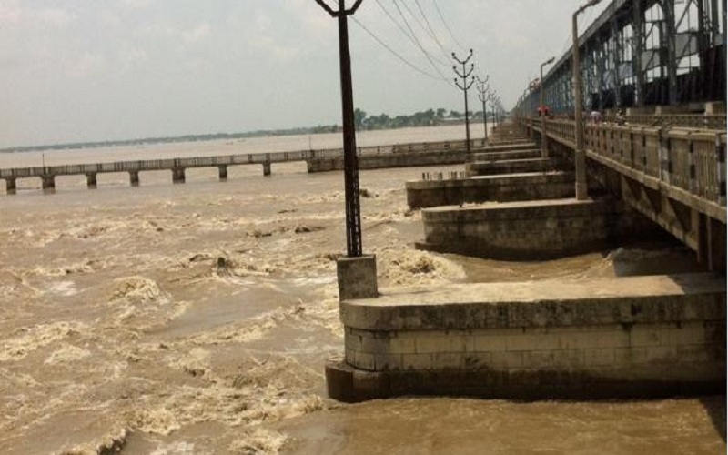 सप्तकोशीमा पानीको बहाव बढ्दा २४ ढोका खोलियो