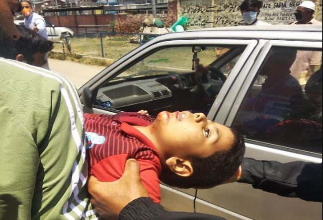 कश्मिरमा सीआरपीएफ टुकडीमाथि आक्रमण, एक जवान र बालक मारिए, गोलीबारी जारी