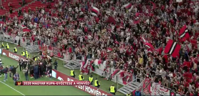 सामाजिक दुरीको धज्जी उडाउदै सम्पन्न भयो फुटबल प्रतियोगिता (भिडियो)