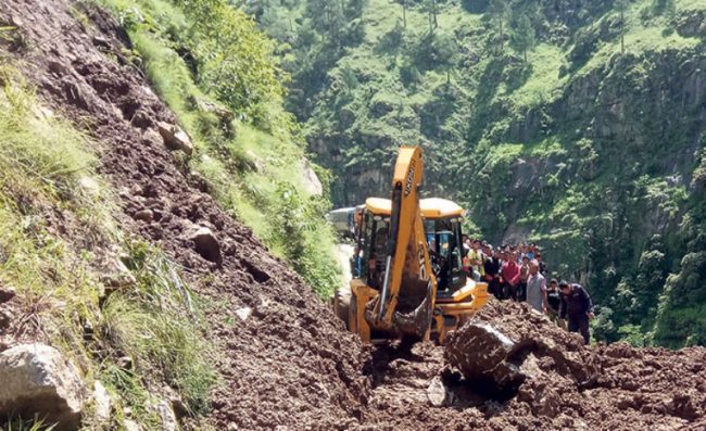 कर्णाली राजमार्ग अवरुद्ध : सुत्केरीको अवस्था गम्भीर