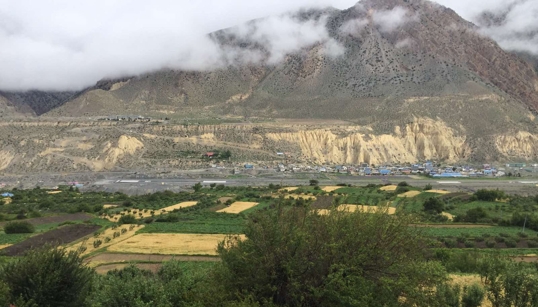 बादलुको घुम्टोमुनि जोमसोम बजार