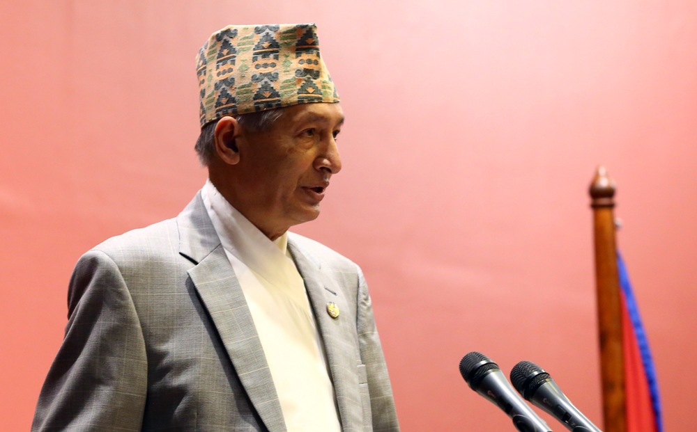 मोटरसाइकल चल्ने तर दुईजना बस्न नपाईने