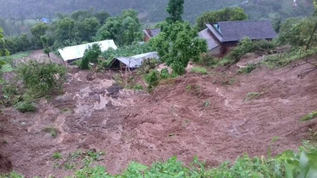 पहिरोबाट ज्यान गुमाएका परिवारलाई राहत