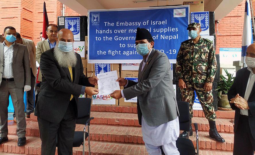इजरायलद्वारा स्वास्थ्य सामग्री हस्तान्तरण