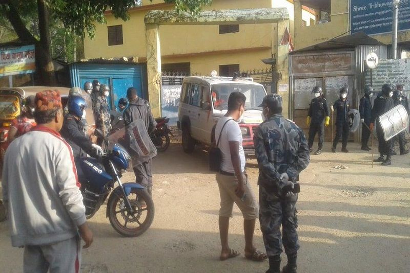 दैलेखमा आइसोलेसनमा बसेका र प्रहरीबीच झडप