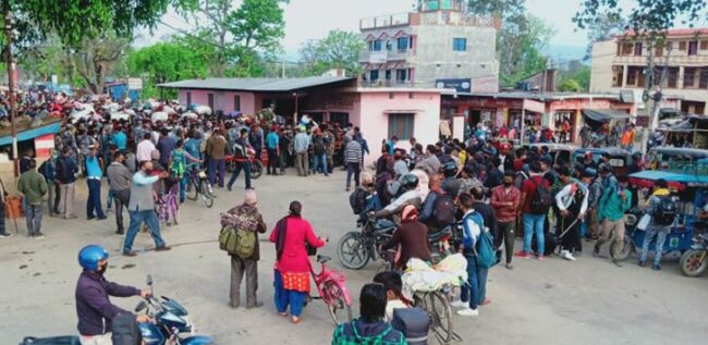 भारतमा यातायात सञ्चालनसँगै सयौँ नेपाली भित्रिए