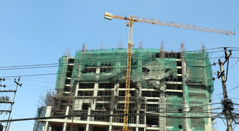 कविता – ‘गगनचुम्मी महल’ – राकेश कार्की