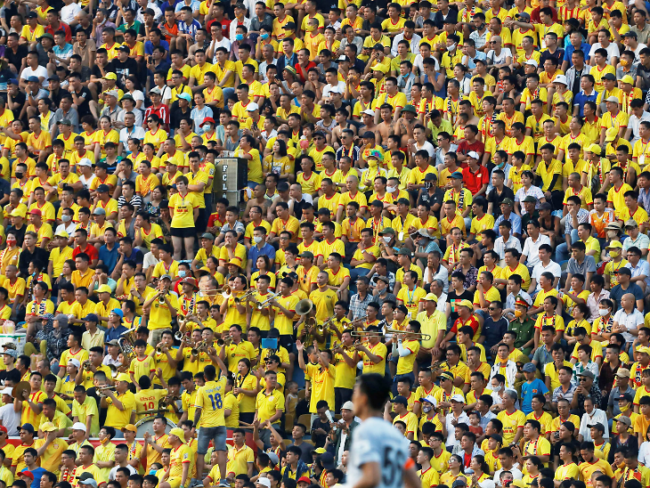 भियतनाममा फुटबल फर्कियो, ३० हजार दर्शकहरूको उपस्थितिमा खेल