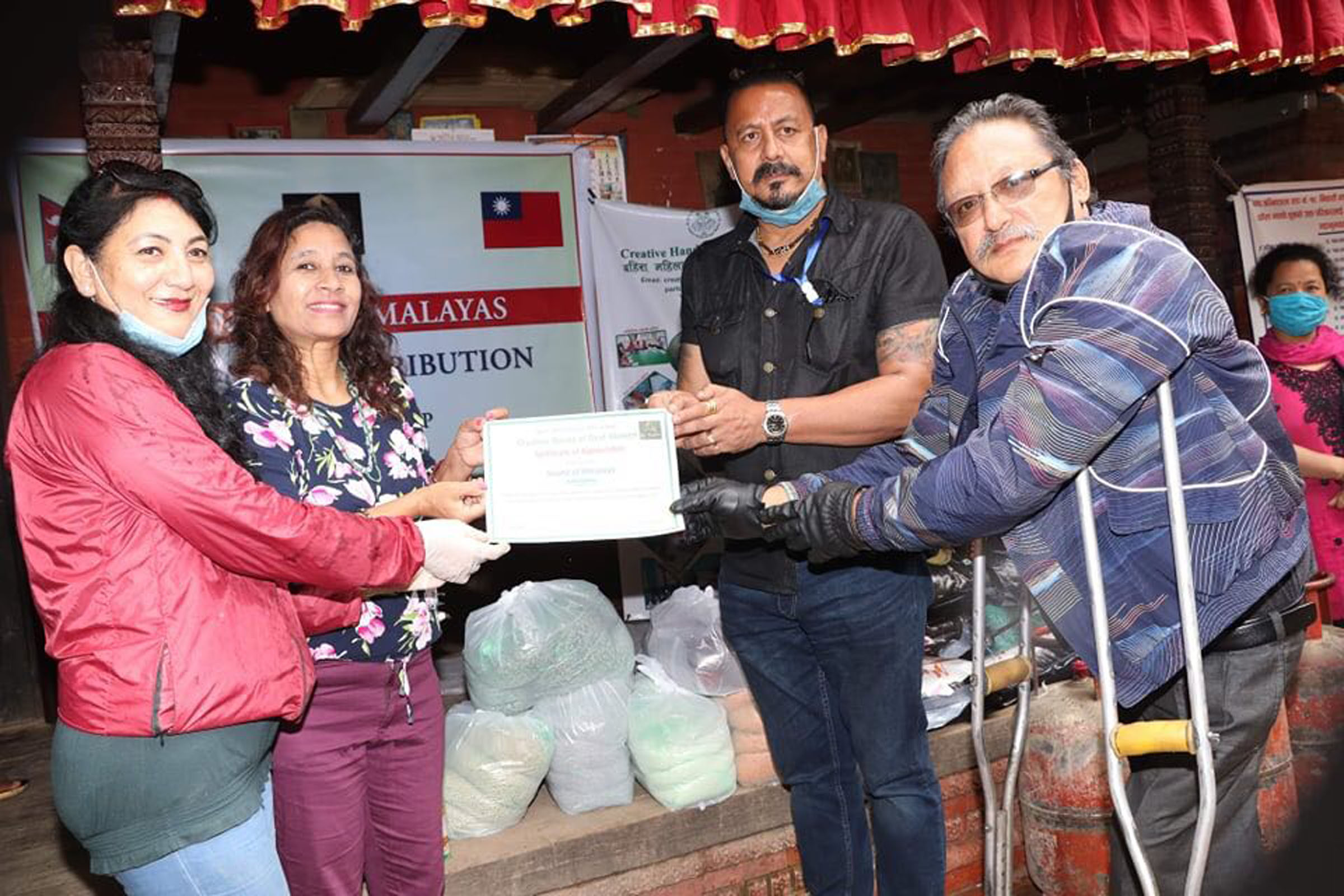 ‘बहिरा महिलाका सिर्जनशील हातहरु’लाई सहयोग हस्तान्तरण