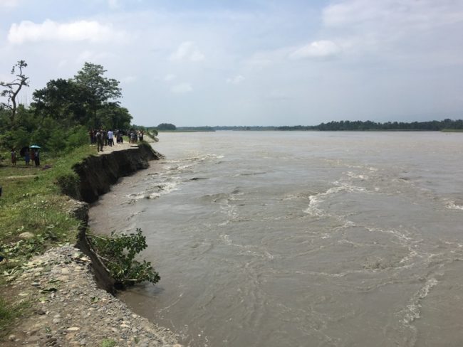 नारायणीको सतहले खतराको विन्दु पार गर्यो