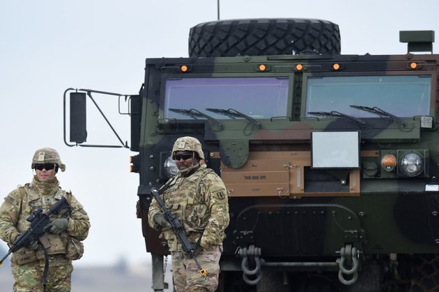 अमेरिकाले इराकमा सेनाको संख्या घटाउने