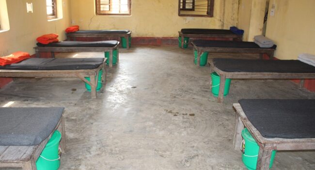 क्वारेन्टिनका सरसामानसहित ४० जना फरार