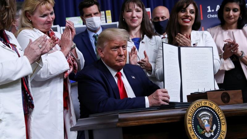 ट्रम्पले कानुन नै बनाएर औषधिको मूल्य कम गर्ने आदेश दिए