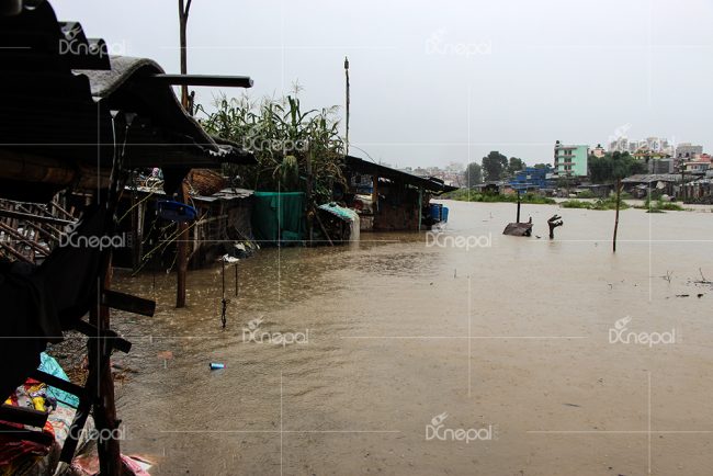 मुलुकभर परेको अबिरल वर्षाका कारण तीन जनाको मृत्यु, ठाउँ ठाउँमा सकड अवरुद्ध