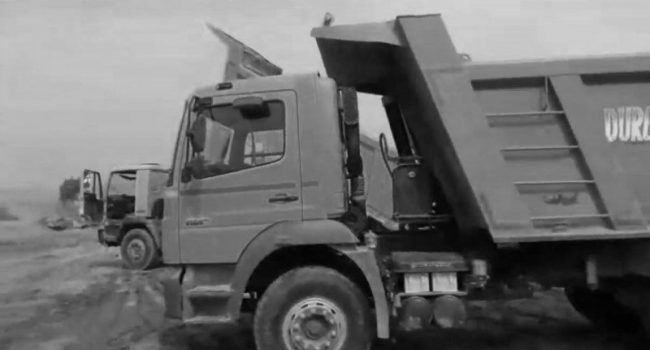 प्युठानमा चुनढुङ्गा बोकेको टिपर दुर्घटना, दुई जनाको मृत्यु