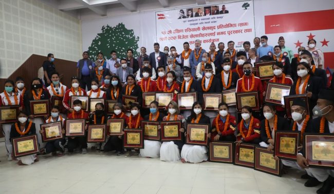 नेपाली कांग्रेसद्वारा साग स्वर्ण विजेता खेलाडीहरु सम्मानित (फोटो फिचर)