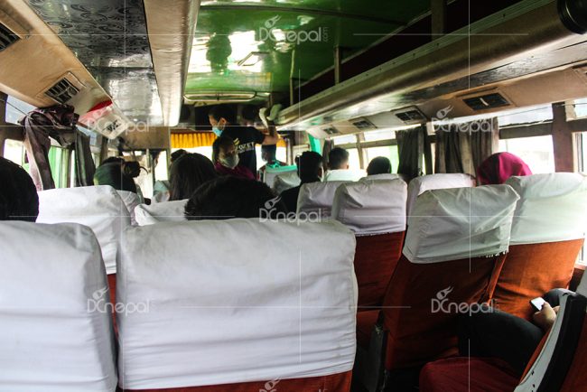 सार्वजनिक यातायातमा भीड, जनस्वास्थ्यविद भन्छन्–सचेत रहौं