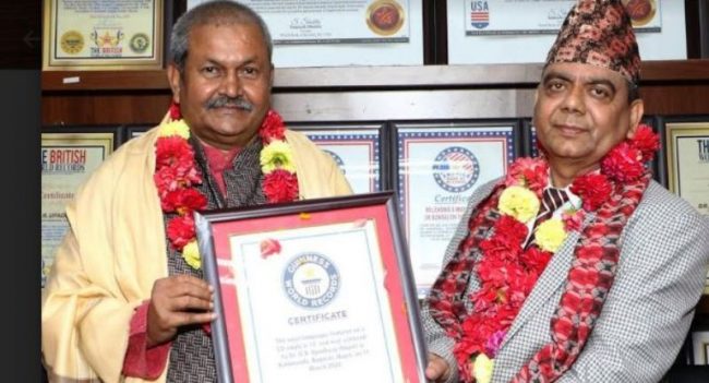 एउटै गीत १२ भाषामा, डा.उपाध्यायले थपे विश्व रेकर्ड