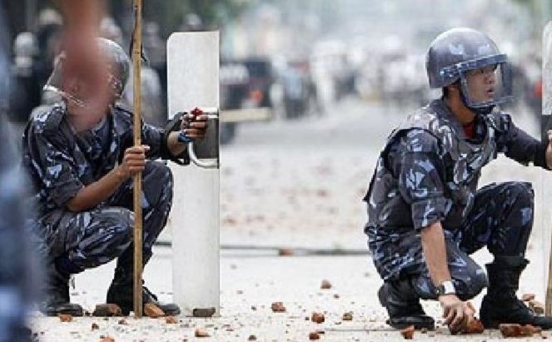 बाजुरामा प्रहरीमाथि गाउँलेद्वारा ढुङ्गामुडा
