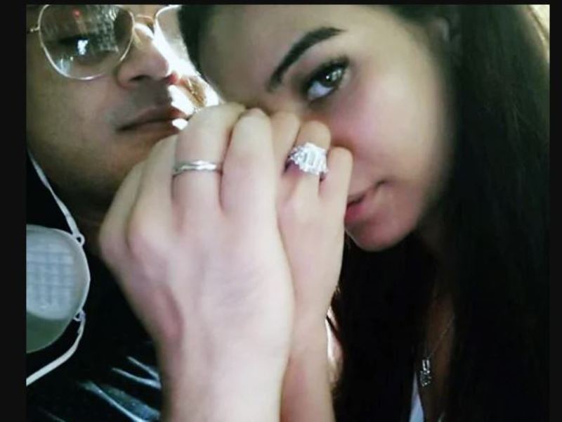 बलिउड अभिनेत्री पुनम पाण्डेले गरिन् इन्गेजमेन्ट