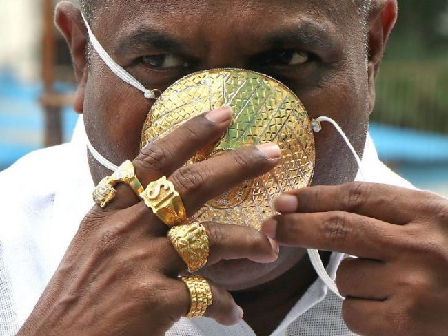 कोरोनाबाट बच्न सुनको मास्क बनाएर लगाउने शंकर को हुन् ?