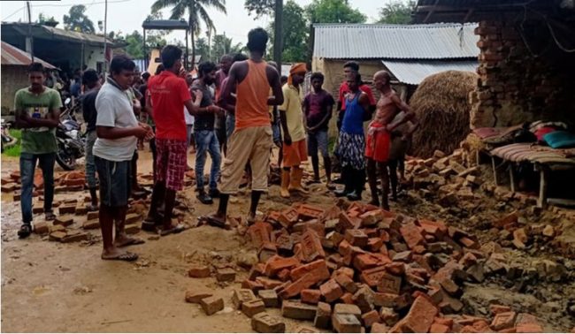 पर्खालले भत्किएर बालकको मृत्यु भएपछि प्रदर्शन