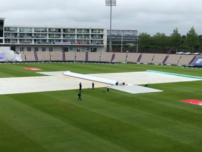 ईङल्यान्ड वेस्टईन्डिज टेस्ट : खराब मौसमको कारण टसमा ढिलाइ