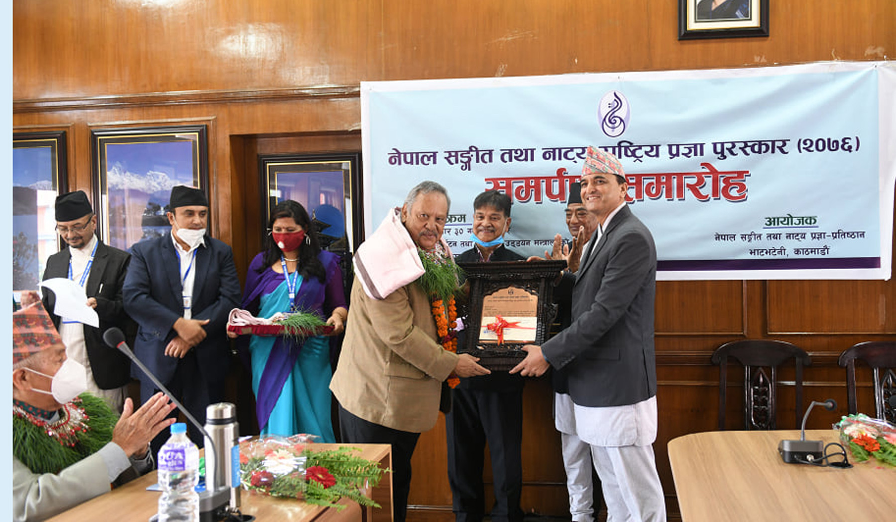 सरकारद्वारा विभिन्न स्रष्टा पुरस्कृत