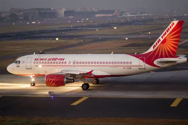 दिल्लीको आकाशे पुलमुनि फस्यो एयर इन्डियाको विमान !