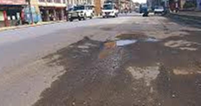 एक वर्ष नपुग्दै भत्कन थालेको छ बौद्ध क्षेत्रको सडक