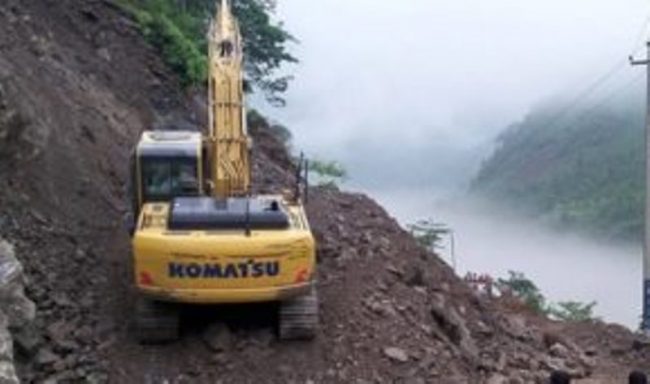 अवरुद्ध बेँसीशहर-चामे सडक सञ्चालन