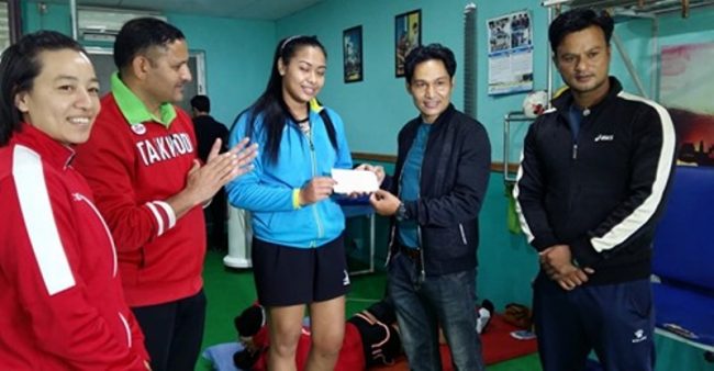 भलिबल खेलाडी प्रतिभालाई उपचारका लागि दुई लाख सहयोग