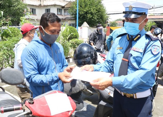 हराएको मोटरसाईकल खोजी, ट्राफिक प्रहरीले २५ वटा मोटरसाइकल धनीलाई बुझायो