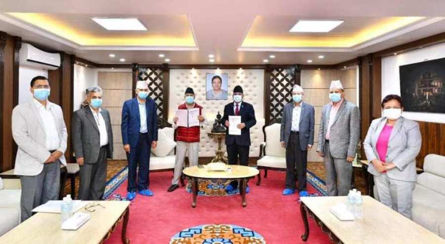 नेकपाको कार्यदलले बुझायो प्रतिवेदन