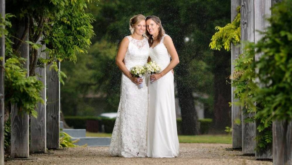 दुई महिला क्रिकेटरहरूले गरे एकआपसमा विवाह