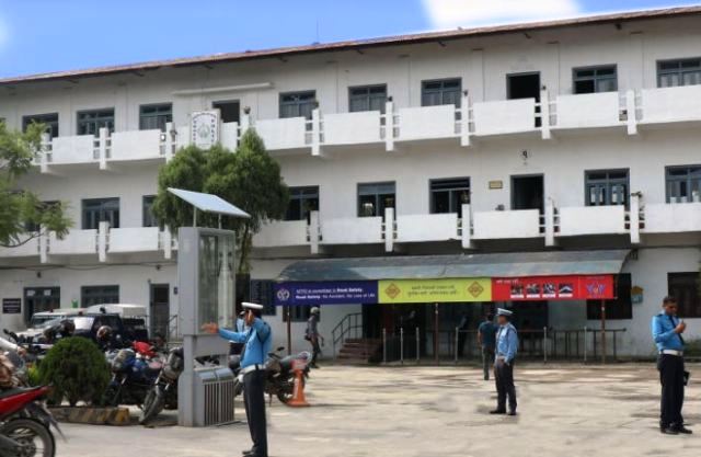 सामाजिक दूरी कायम गर्न नसक्दा सयौं ट्राफिक क्वारेन्टाइनमा