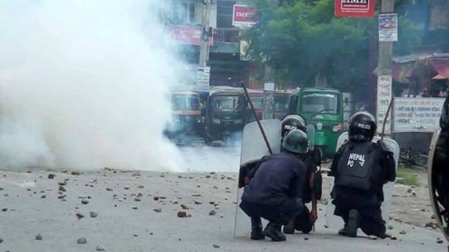 रौतहटमा हत्या आरोपीको हिरासतमै मृत्यु, गरुडा बजारमा स्थानीय बासिन्दाको प्रर्दशन