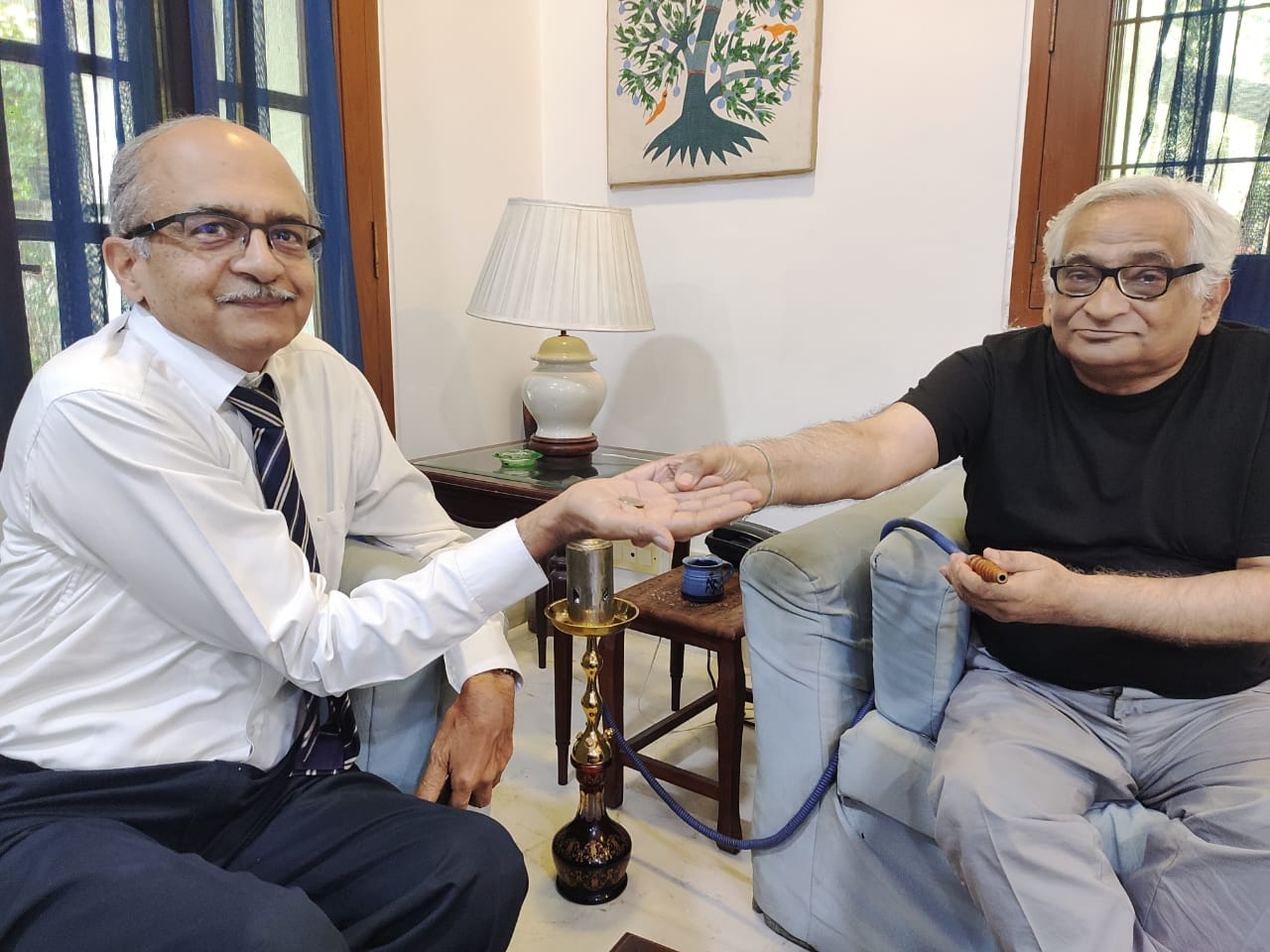 सर्वोच्च अदालतका बरिष्ठ वकिललाई १ रुपैयाँ जरिवानाको सजाय, त्यही पनि साथीले तिरिदिए