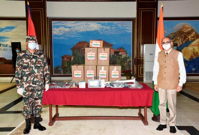 भारतद्वारा नेपाली सेनालाई दशवटा आइसियु भेन्टिलेटर प्रदान