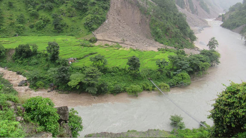 बूढीगङ्गाले झोलुङ्गे पुल बगाउँदा गाउँ सम्पर्कविहीन