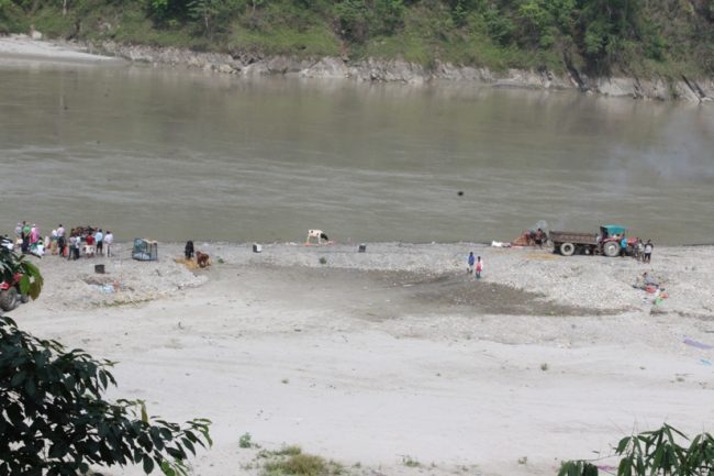 देशभर काेराेना संक्रमण बढेसँगै देवघाटमा शवकाे संख्या दोब्बर