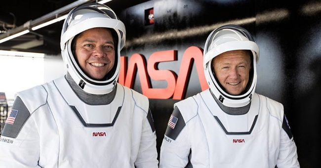 नासाका अन्तरिक्ष यात्रीहरु सकुशल पृथ्वीमा अवतरण